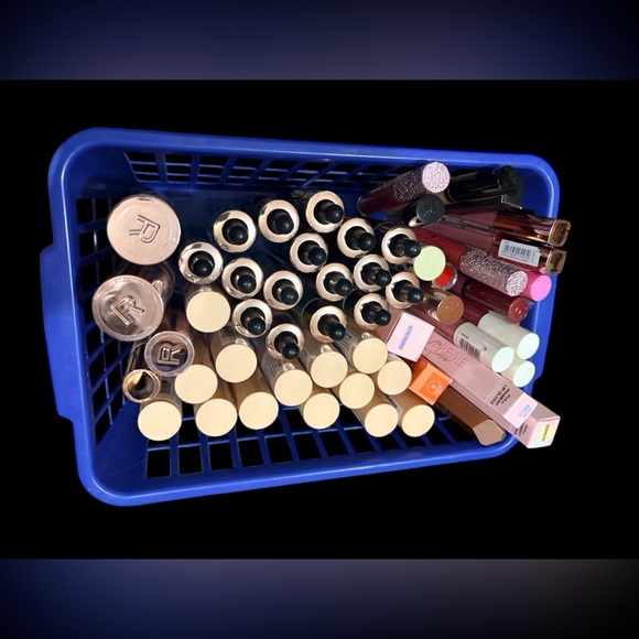 4-5 Piece Make Up/Skincare Bundle! - Picture 8 of 14